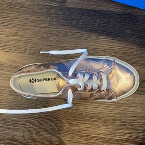 NEVER WORN SUPERGA SNEAKERS! SIZE 7.5